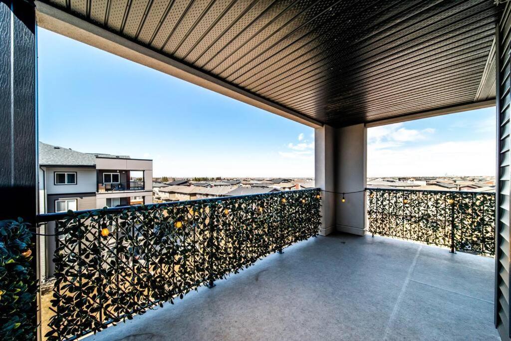 Bright Luxe Condo, Ac, Top Floor, King Bed, Balcony! Edmonton Exterior foto